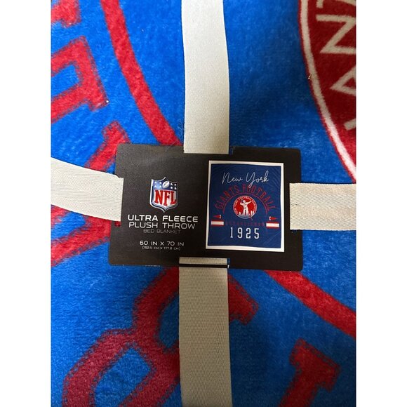 New York Giants NFL Other - New York Giants Plush Throw Bed Blanket Retro Logo 60'' X 70'' New with Tag